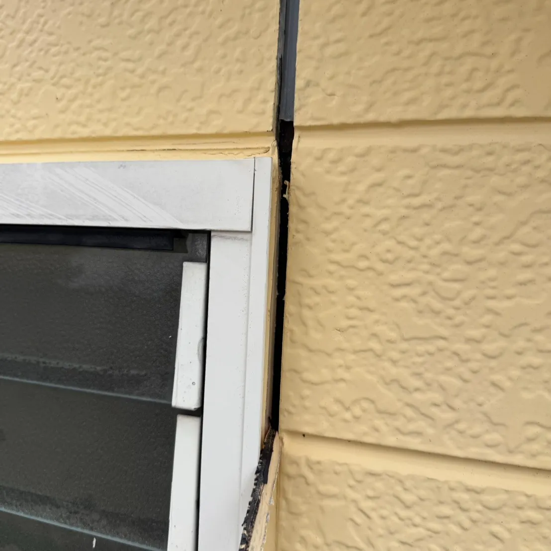 ー松戸市N様邸コーキング撤去（屋根・外壁塗装工事）－