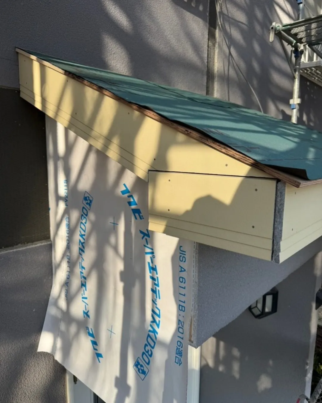 ー松戸市A様邸庇新設（屋根・外壁塗装工事）－