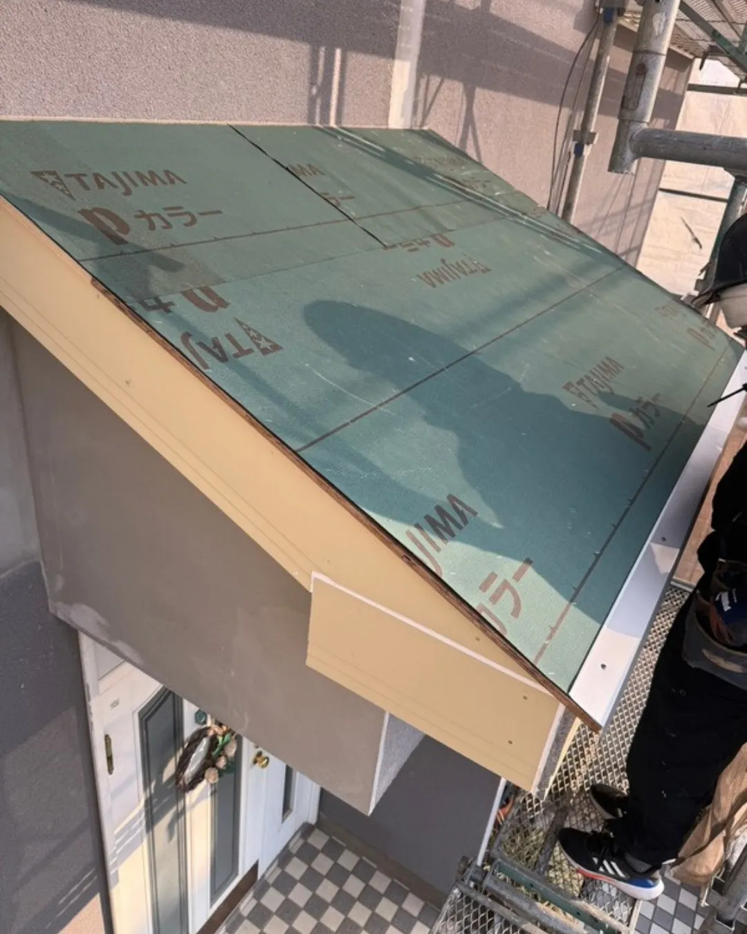 ー松戸市A様邸玄関庇スレート葺(屋根・外壁塗装工事)-