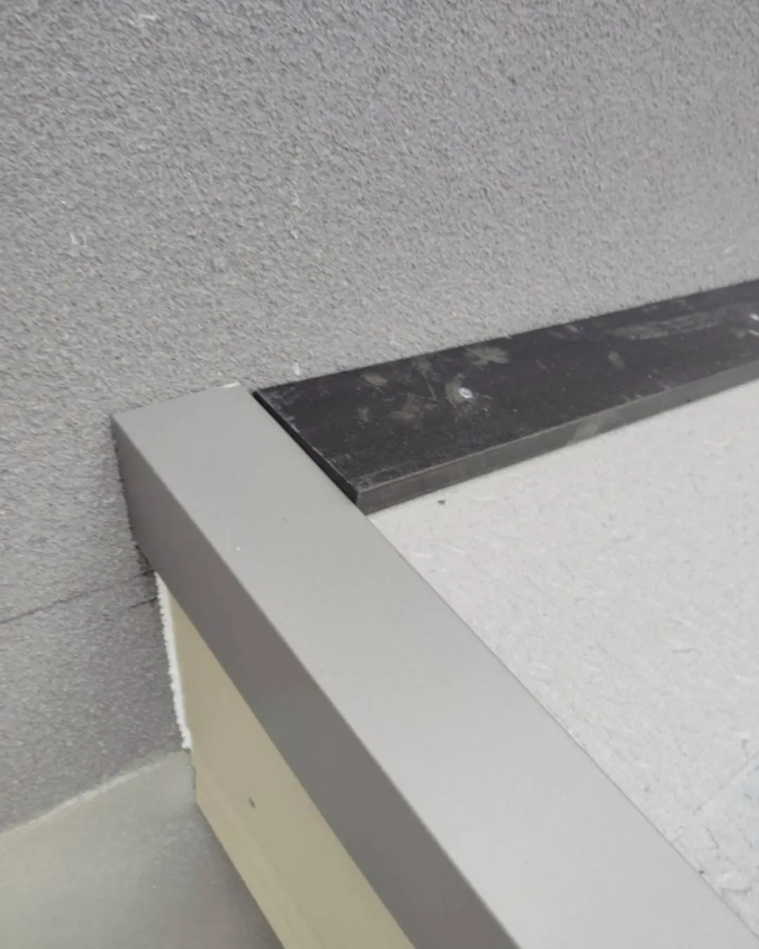 ー松戸市A様邸玄関庇スレート葺(屋根・外壁塗装工事)-