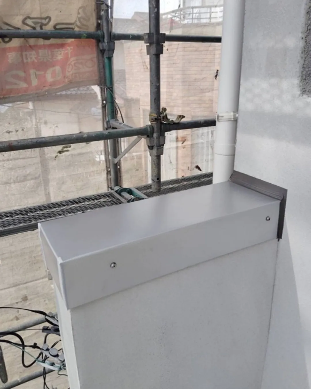 ー松戸市A様邸玄関庇スレート葺(屋根・外壁塗装工事)-