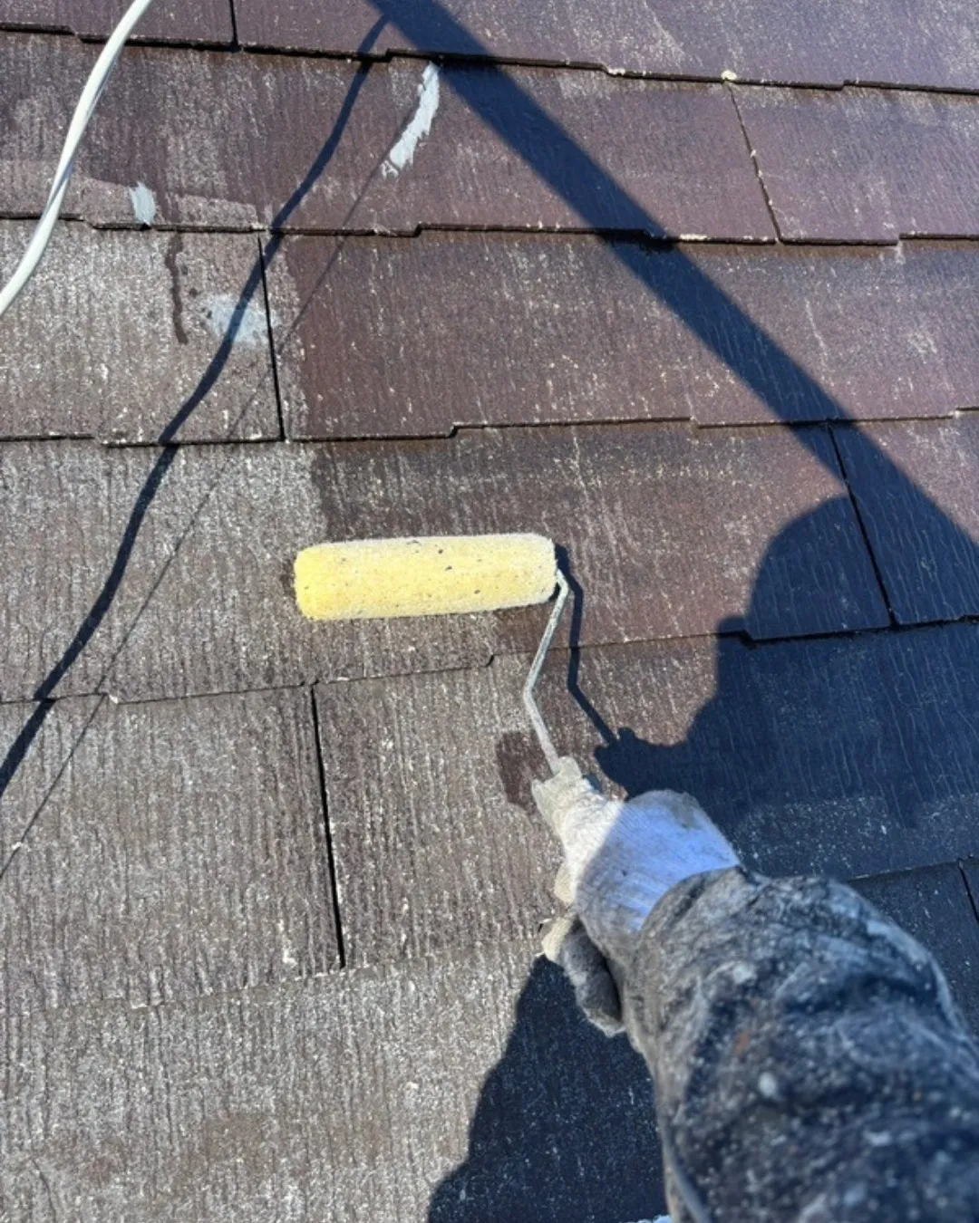 ー松戸市K様邸屋根下塗り２回目（屋根・外壁塗装工事）－