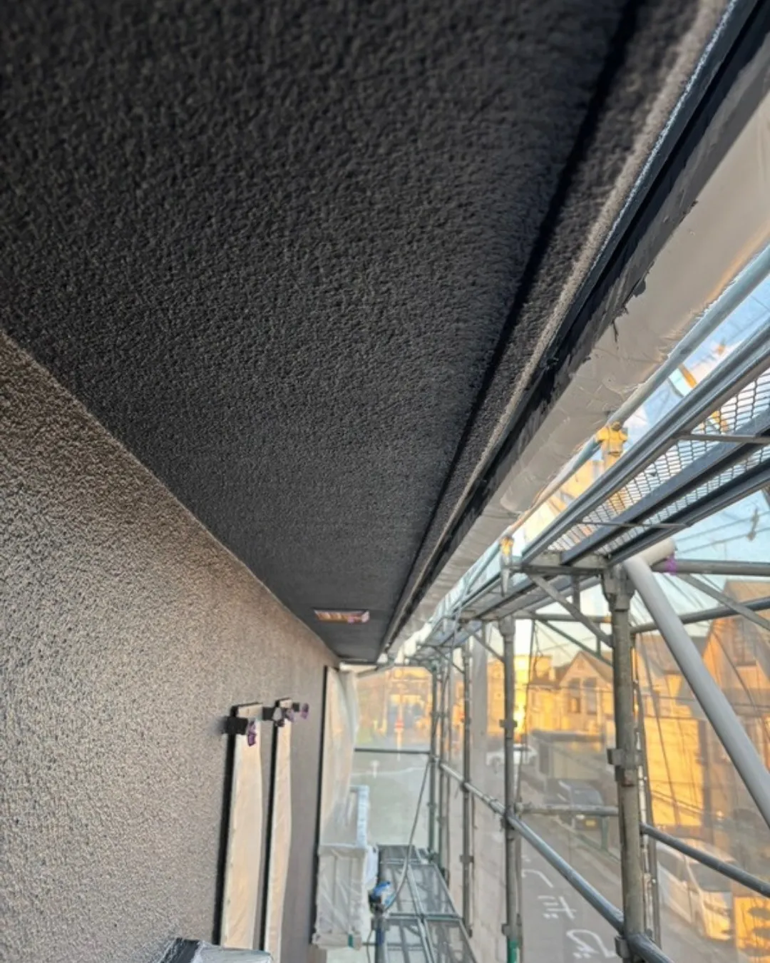 ー松戸市A様邸屋根、外壁中塗り（屋根・外壁塗装工事）－