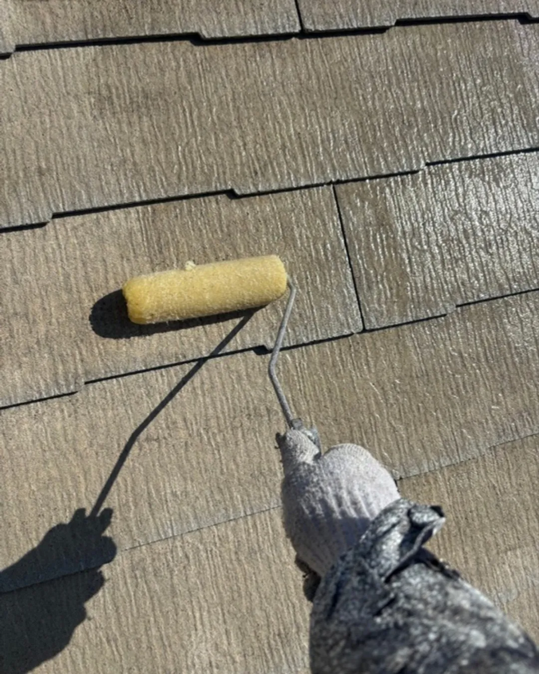 ー市川市O様邸屋根・外壁下地強化塗装作業（屋根・外壁塗装工事...