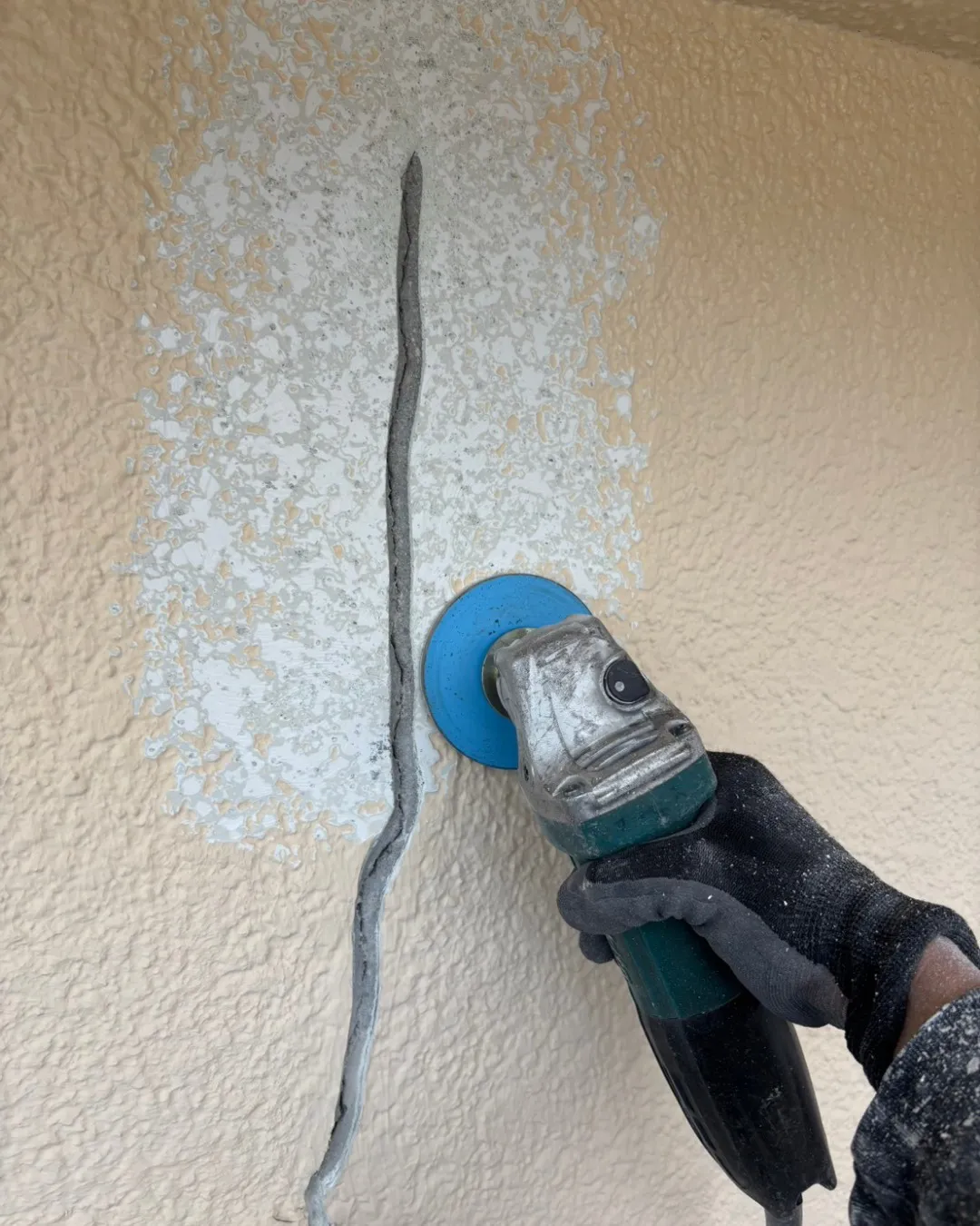 ー松戸市M様邸クラック補修他（屋根・外壁塗装工事）－