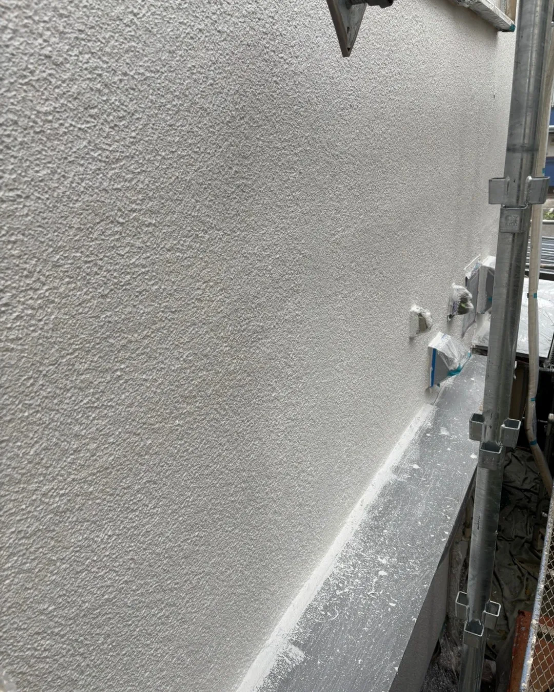 ー松戸市M様邸外壁下塗り（屋根・外壁塗装工事）－