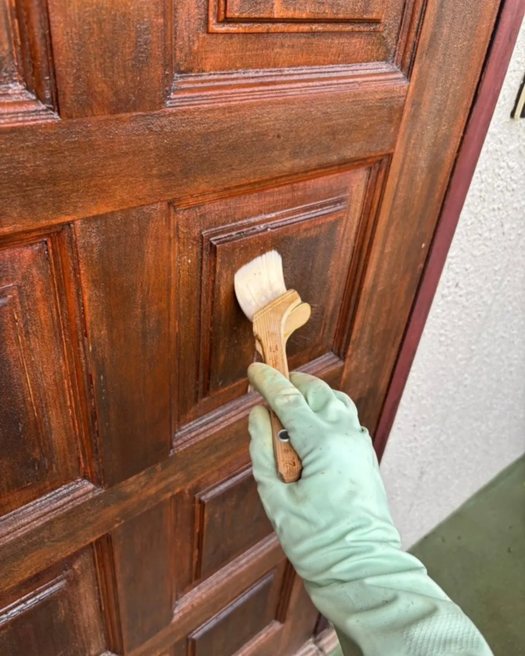 ー松戸市M様邸玄関ドア木製ドアのメンテナンス作業を行いました...