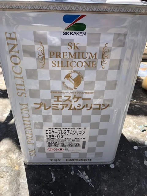 千葉県松戸市千駄堀　　K様邸　　屋根・外壁塗装工事　－外壁の中塗り・上塗り－