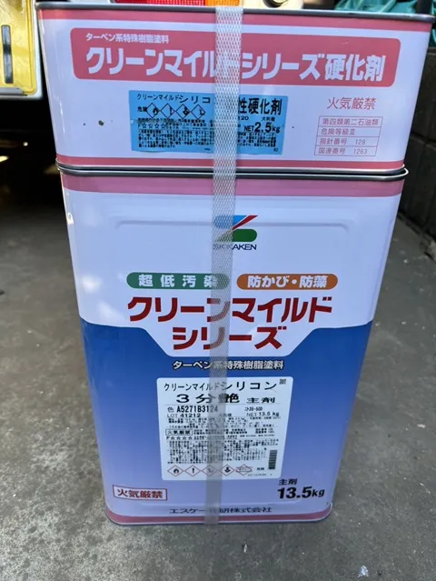 千葉県船橋市駿河台　　　Ｆ様邸　　屋根・外壁塗装工事　ー外壁中塗り等ー